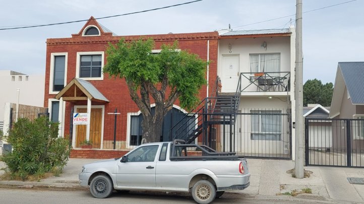 Casa Automóvil Club al 2200